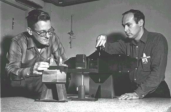 Emmett Leith and Juris Upatnieks at an optical table. Source: Researchgate.net